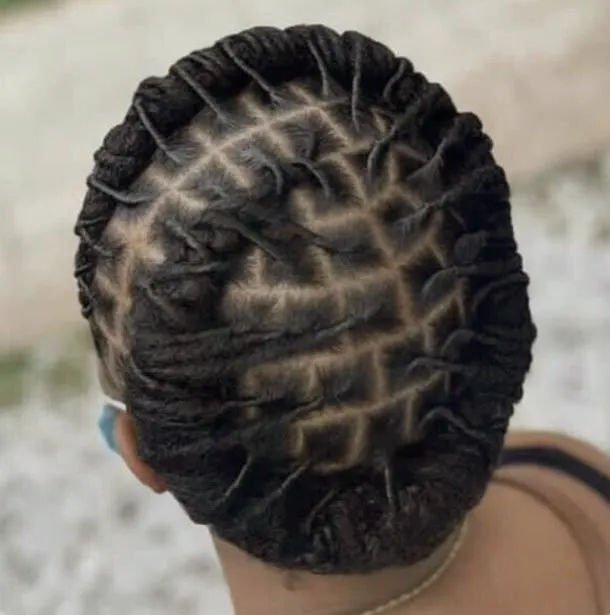 Loc retwist with a neat grid pattern